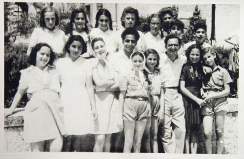 Yitzhak Navon avec un groupe d'élèves